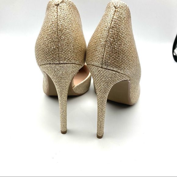 BETSEY JOHNSON WOMEN'S LANDYN HEELED SANDAL, GOLD, SIZE 7.5 - Picture 5 of 10